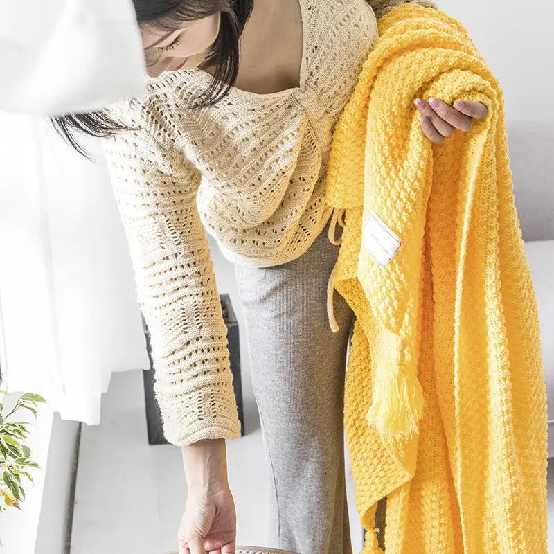 Strikket uld tæppe med frynser - Nordic hyggeligt design