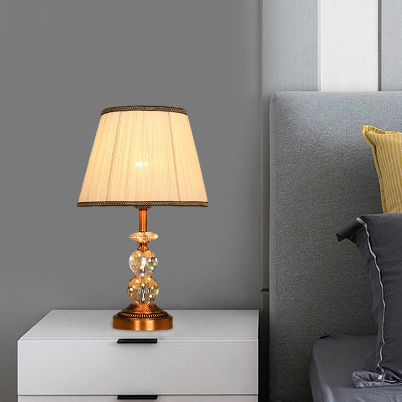 Elegant Bordlampe i Krystal med Moderne Kegleform