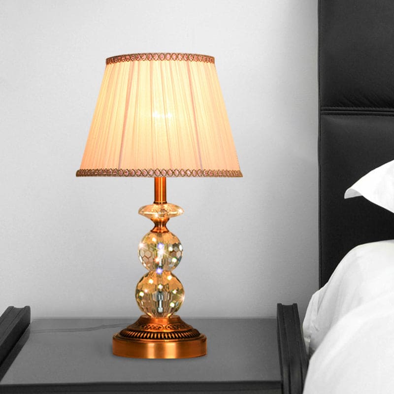 Stilfuld Bordlampe i Slebet Krystal