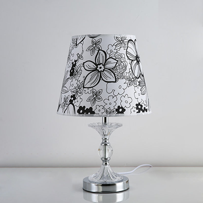 Elegant Bordlampe med Kunstnerisk Blomstermønster