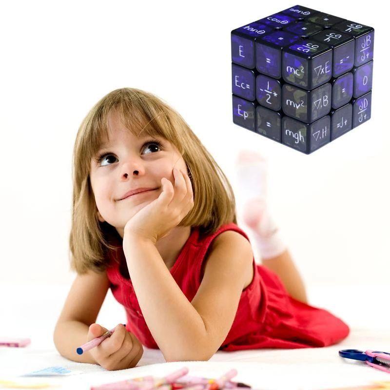 Kreativ Rubiks kub med matematiska ekvationer
