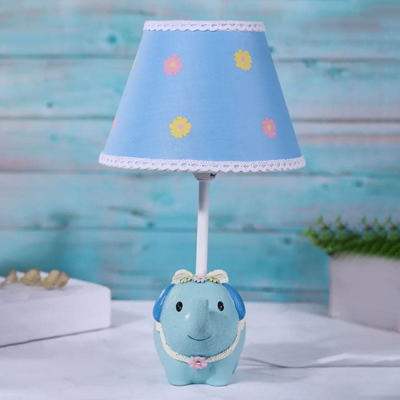 Elegant bordslampa med blommönster och unik elefantbas