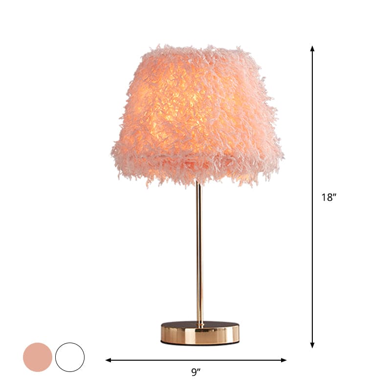 Modern bordslampa till byrå med mjukt ljus