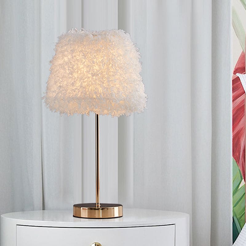 Modern bordslampa till byrå med mjukt ljus