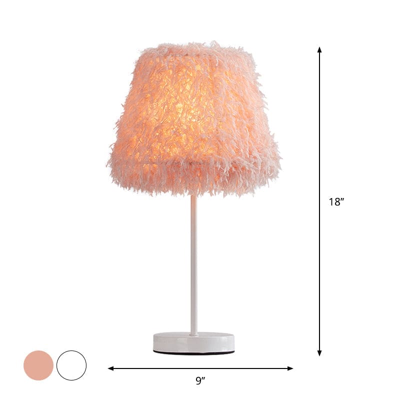 Modern bordslampa till byrå med mjukt ljus