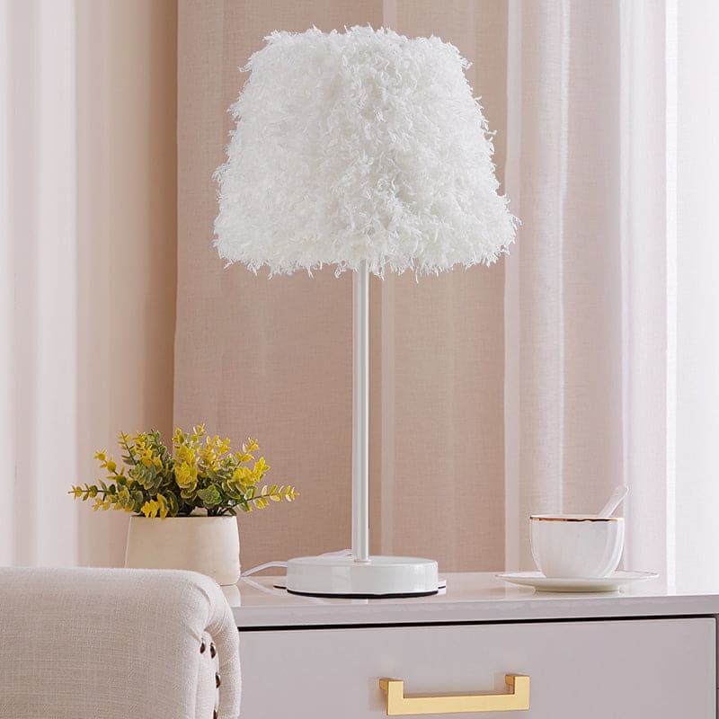 Modern bordslampa till byrå med mjukt ljus