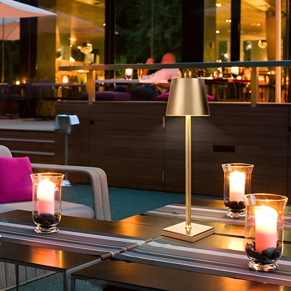 Bordlampe med Touch-Betjening – Elegant og Genopladelig LED