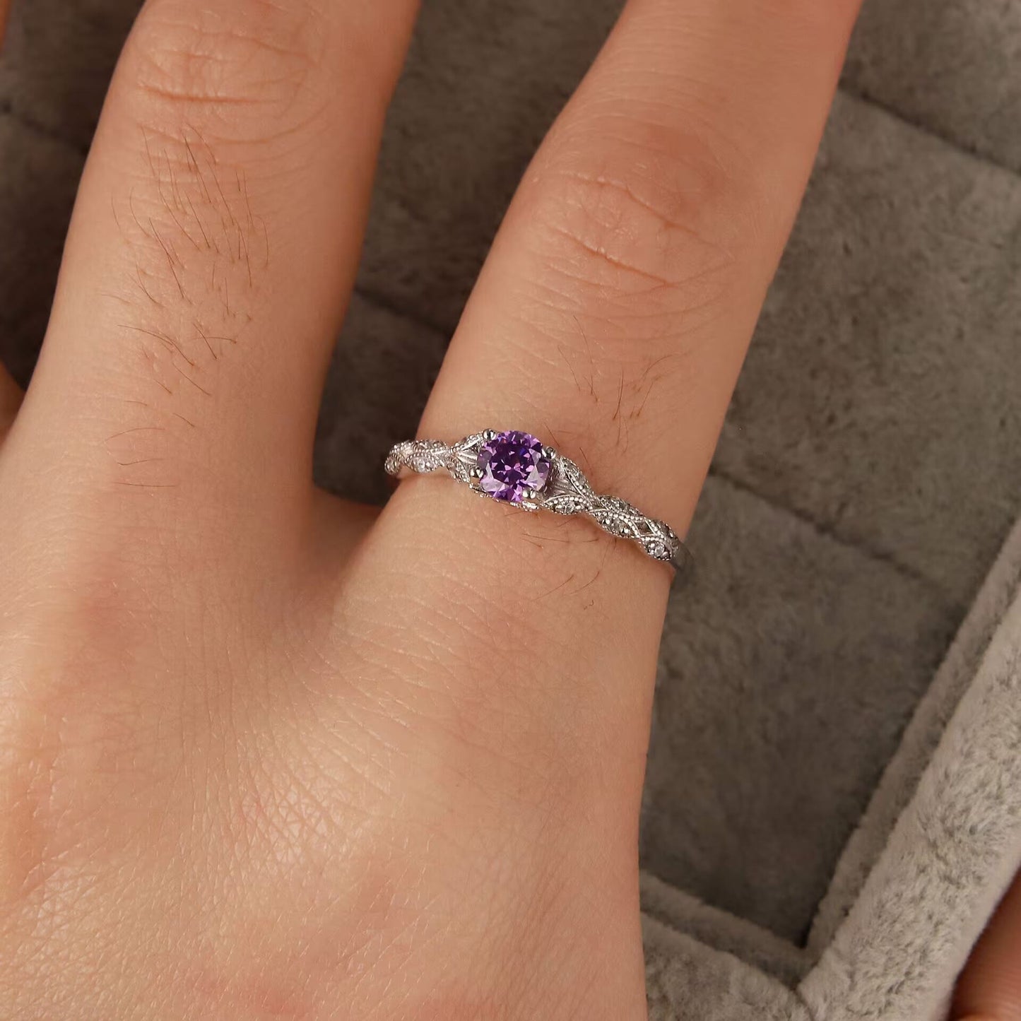 Elegant ring med ametist och zirkonia – Luminara