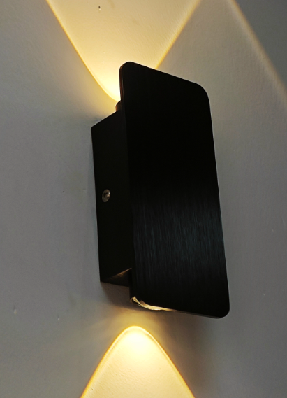 Energibesparende LED Væglampe i Tidløst Design