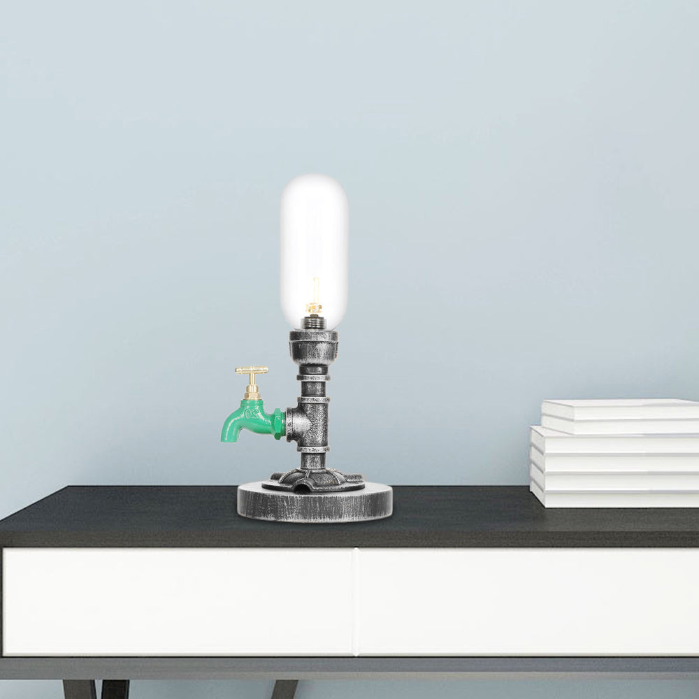 Stilren bordslampa i klart glas med rund skärm