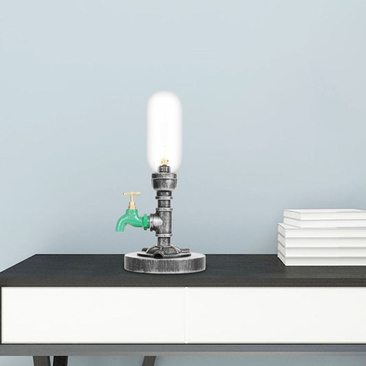 Stilren bordslampa i klart glas med rund skärm