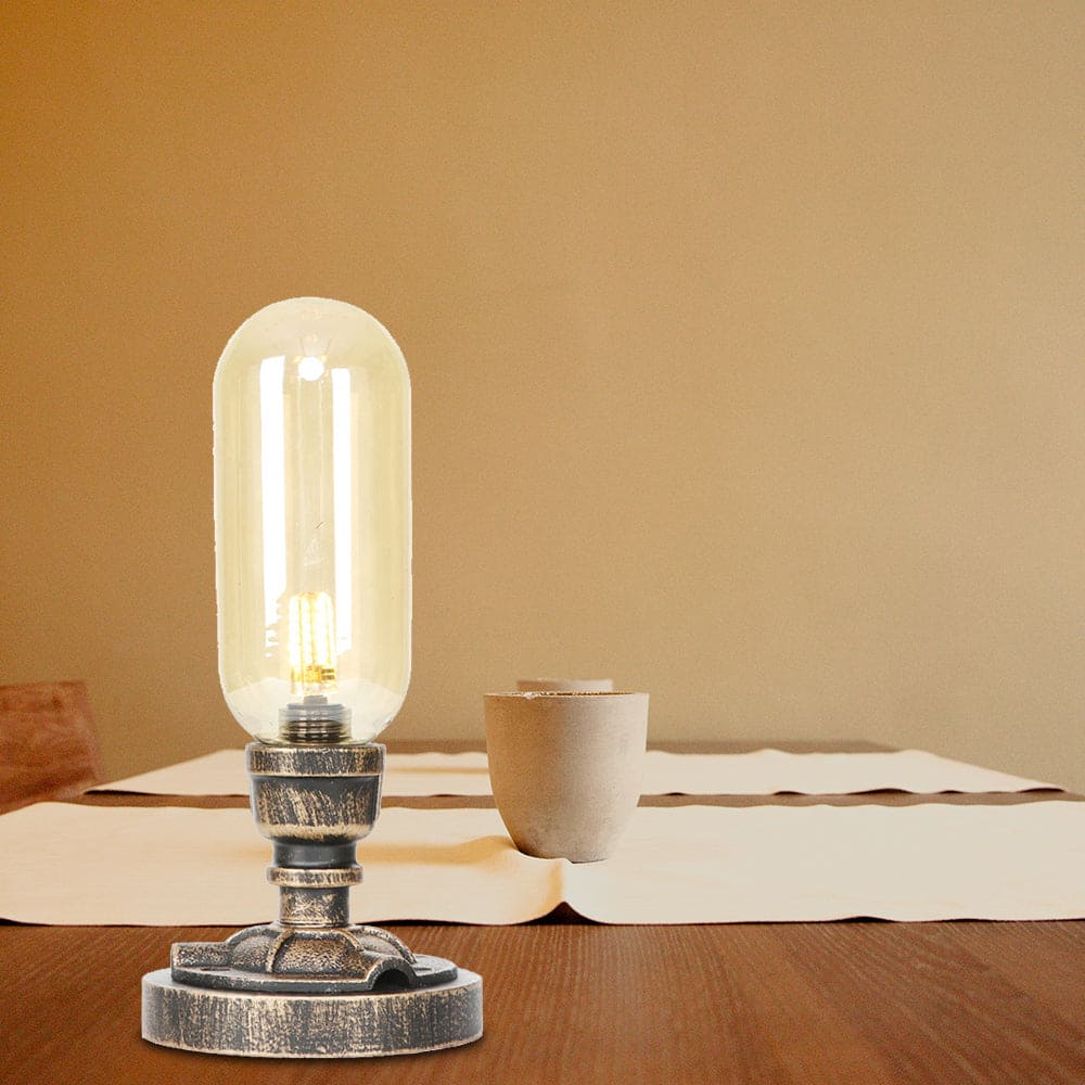 Moderne Industriel Bordlampe med Holdbart Metalrørdesign