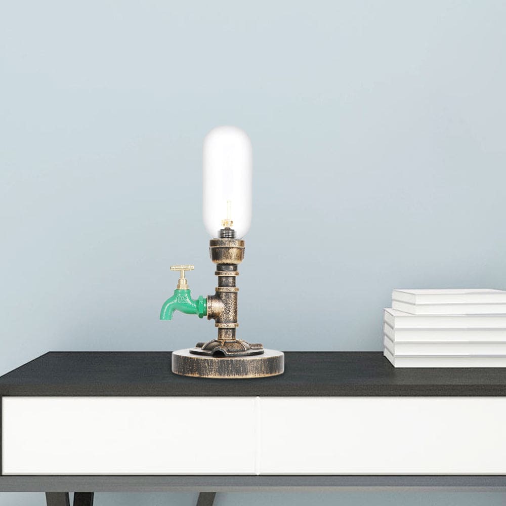 Moderne Industriel Bordlampe med Holdbart Metalrørdesign