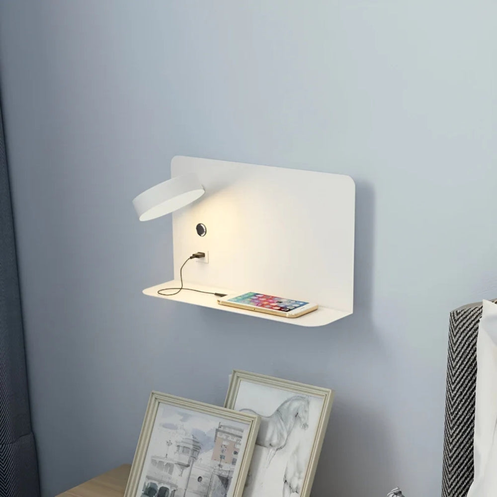 Vägglampa med USB-laddare och Praktisk Hylla