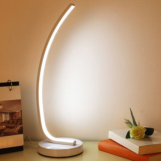 Flexibel bordslampa med modern design och justerbar ljusstyrning