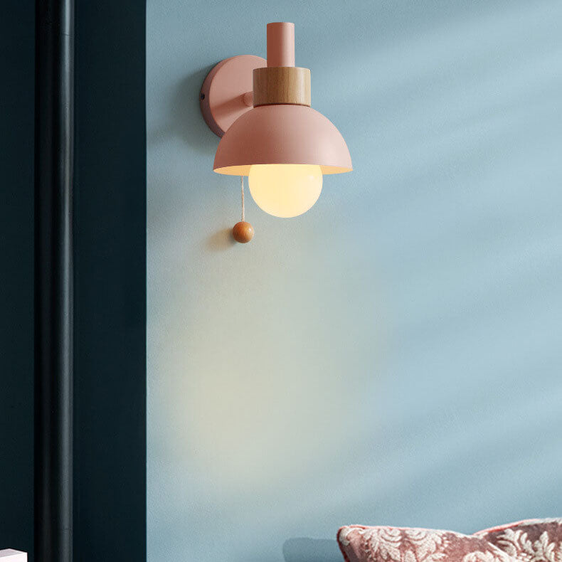 Farverig Væglampe i Moderne Design med Glaskuppel