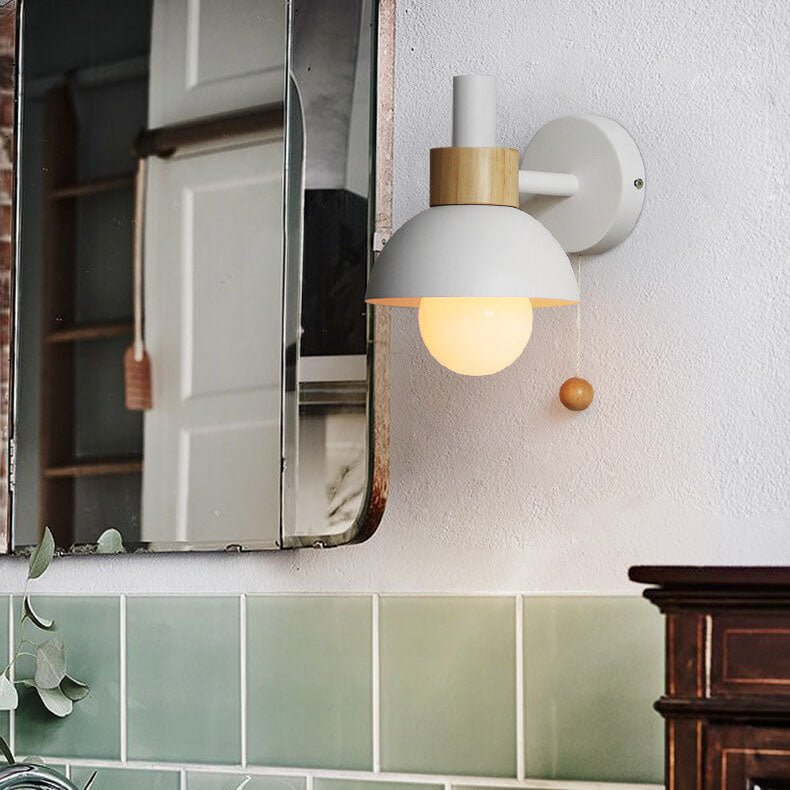 Farverig Væglampe i Moderne Design med Glaskuppel