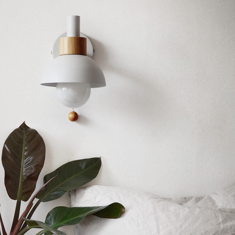 Farverig Væglampe i Moderne Design med Glaskuppel