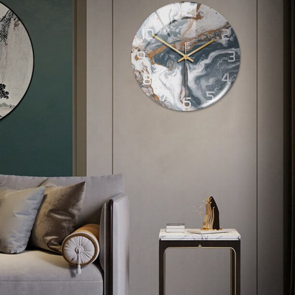 Luksuriøst rundt vægur med elegant design
