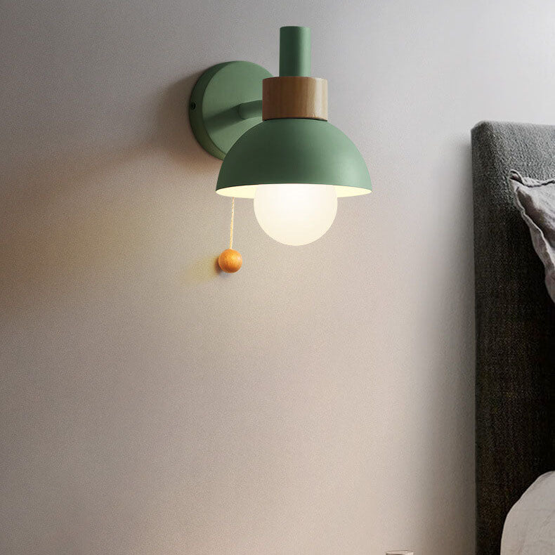 Farverig Væglampe i Moderne Design med Glaskuppel