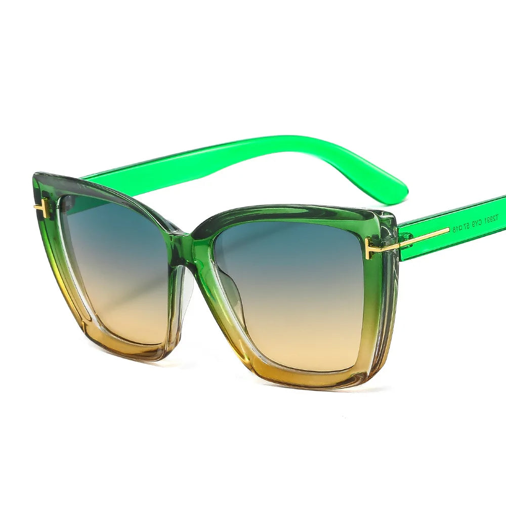 Moderna cat-eye solglasögon med UV-skydd och gradient