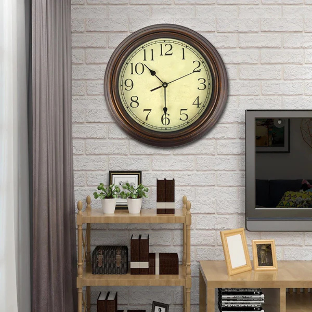 Stort Retro Träväggur – Stilfull Design och Tyst Precision