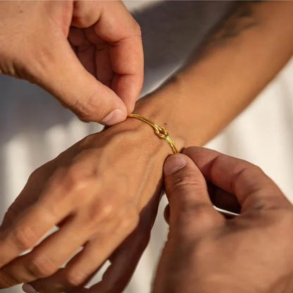 Elegant Nodeløs Armring – Atria