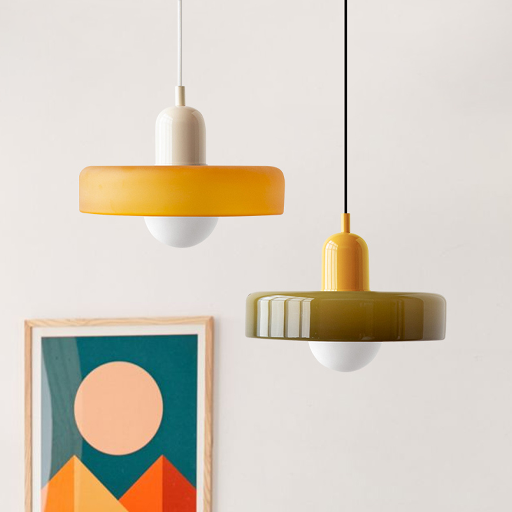 Pendellampa i färgat glas från Bauhaus