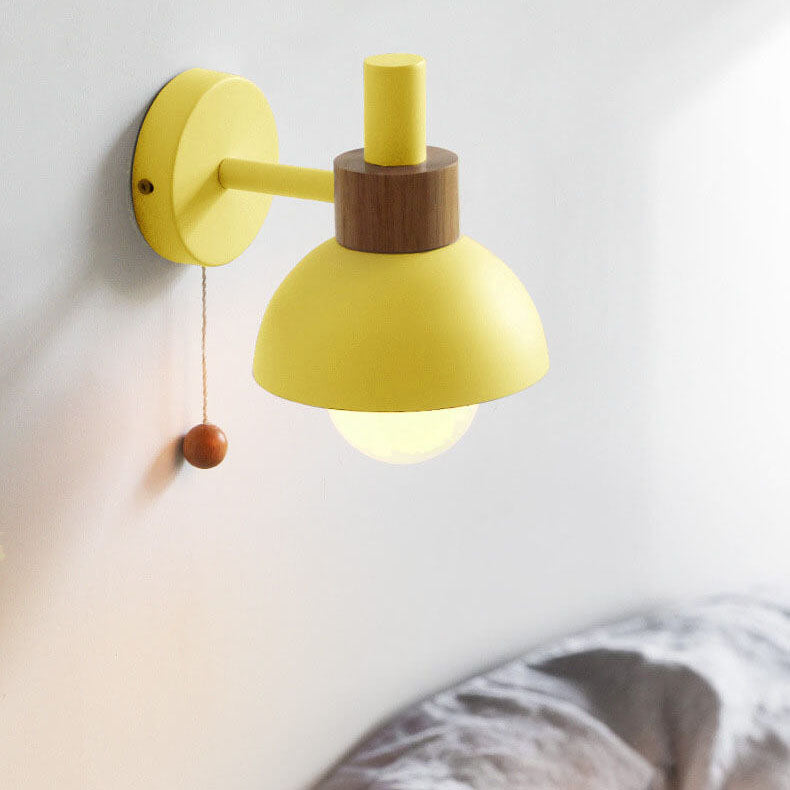 Farverig Væglampe i Moderne Design med Glaskuppel
