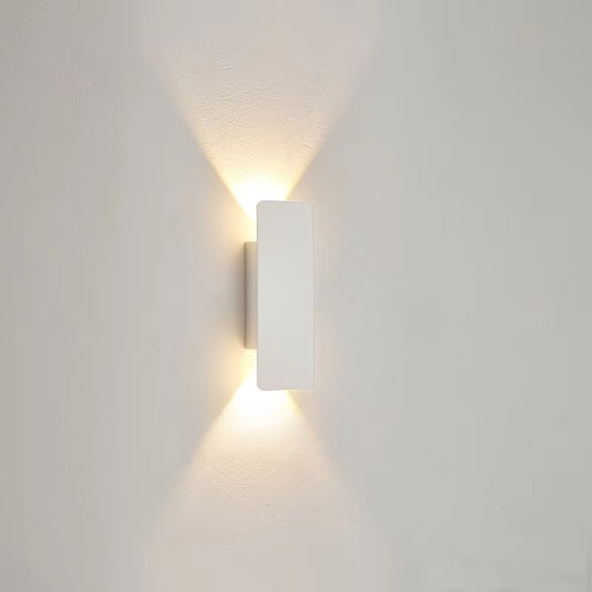 Elegant utomhusvägglampa med väderbeständig aluminium
