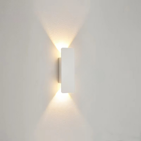 Elegant utomhusvägglampa med väderbeständig aluminium