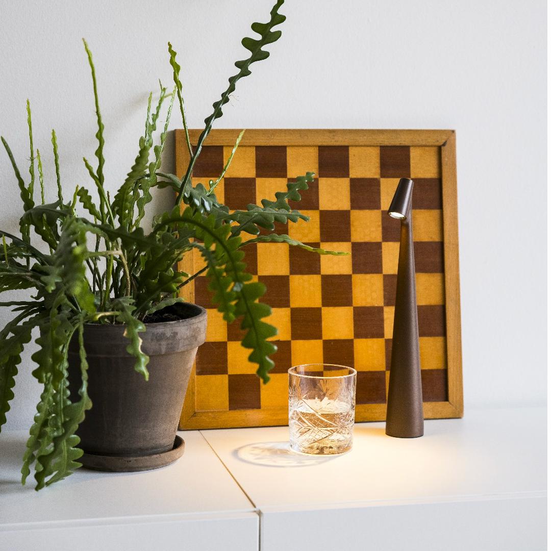 Trådløs LED Bordlampe i Rød Metal - Lang Batterilevetid