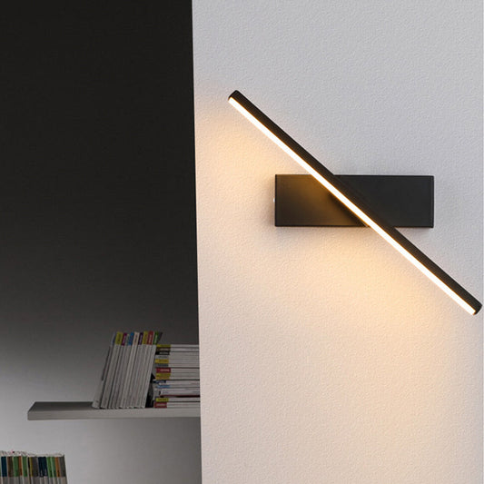 Stilren vägglampa med roterbar design och LED-ljus