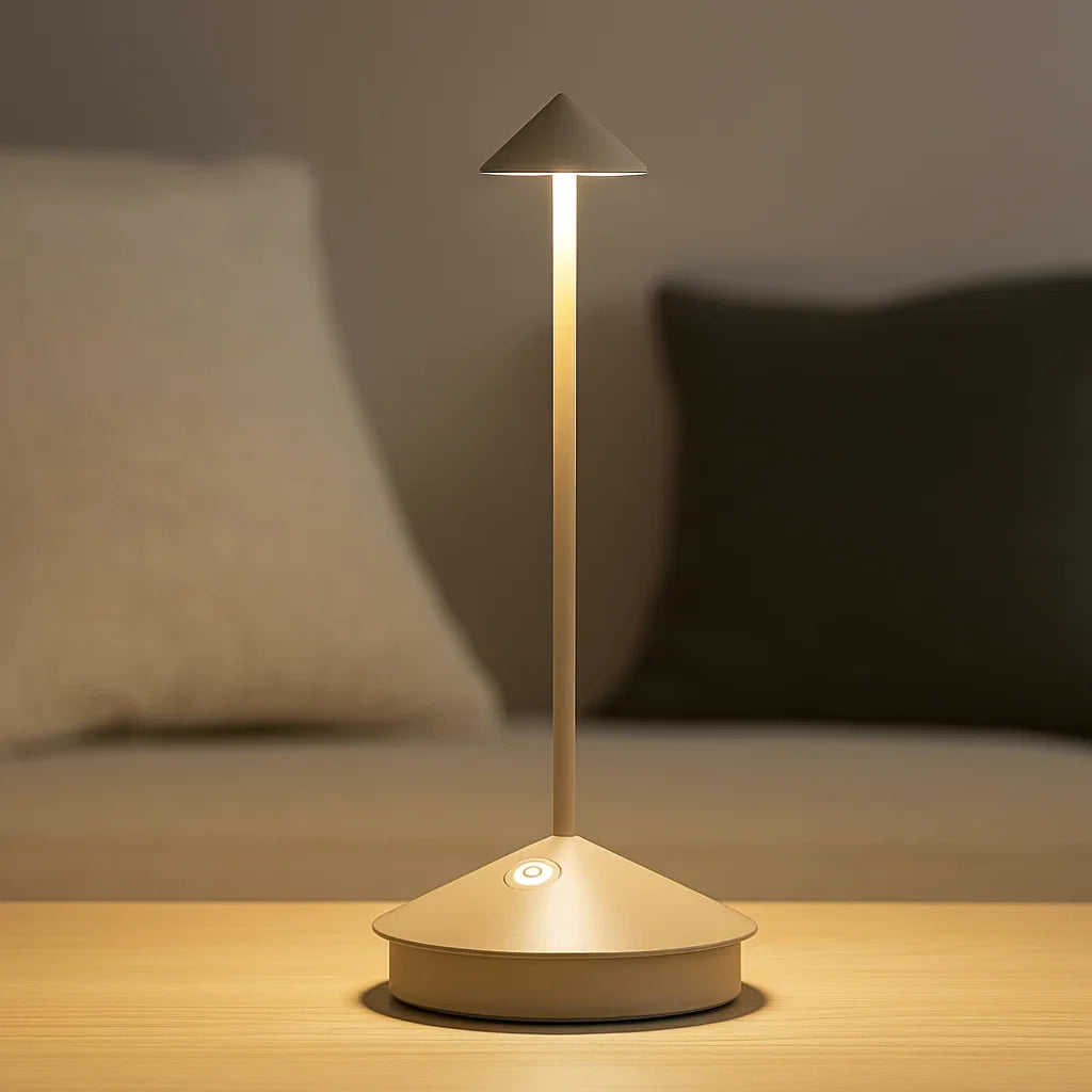Dæmpbar LED Bordlampe – Vandtæt Elegance til Indendørs & Udendørs