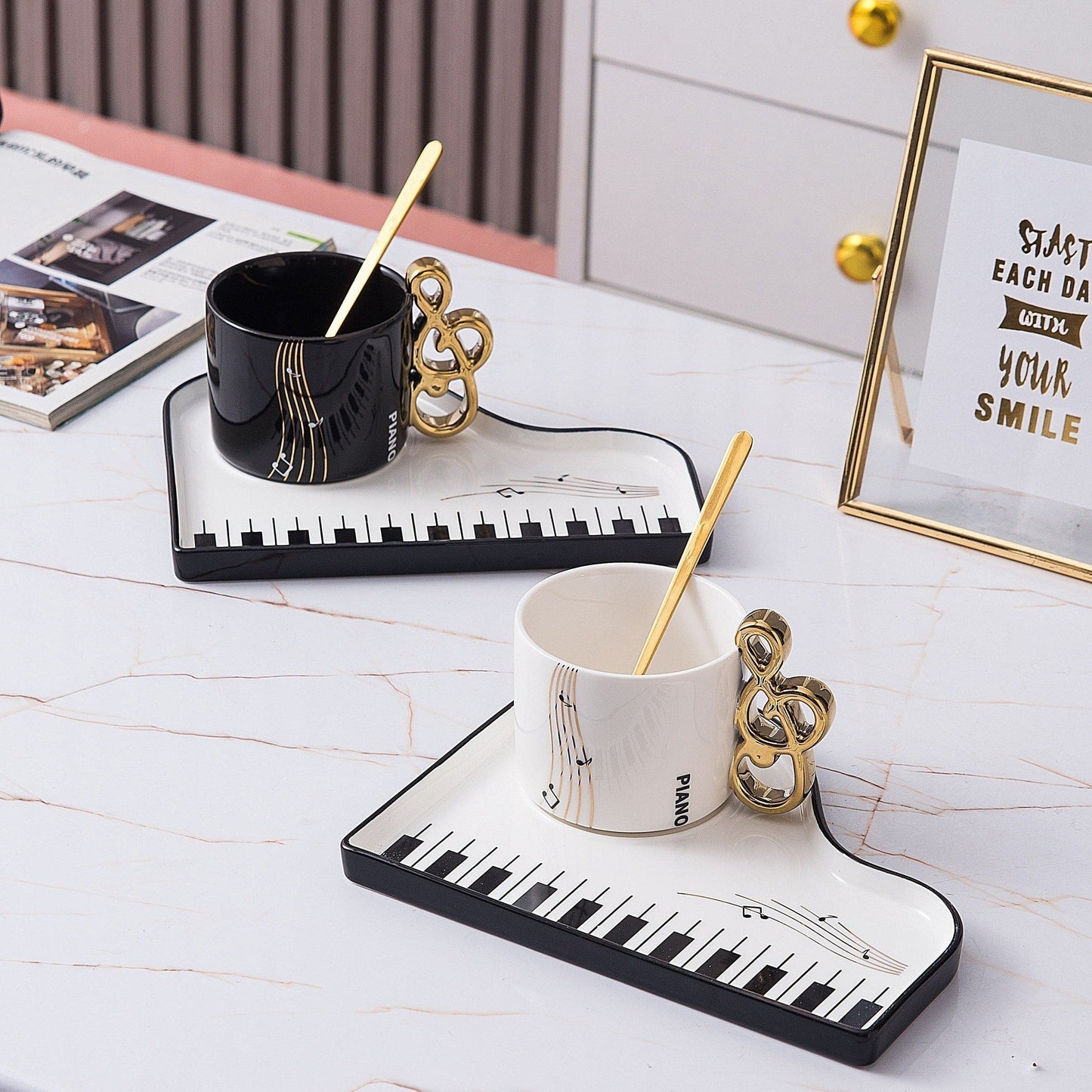 Elegant set med kopp och fat för musikälskare – Pianissimo-smak