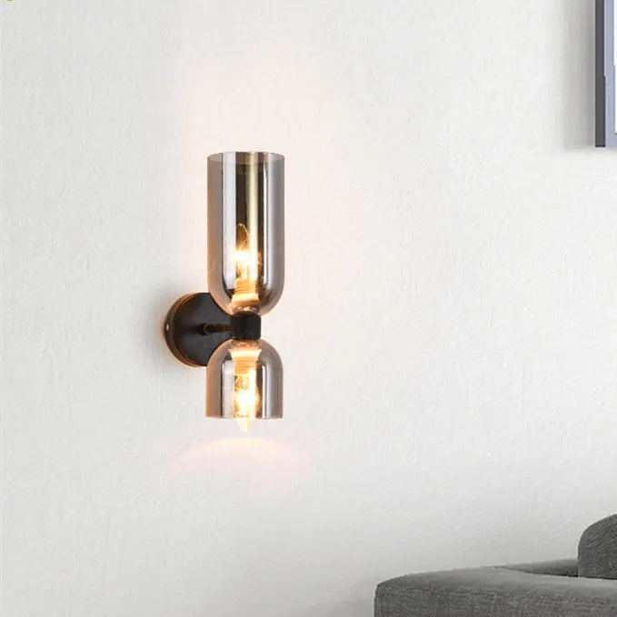 Elegant vägglampa i glas och metall - Skapa mys i hemmet