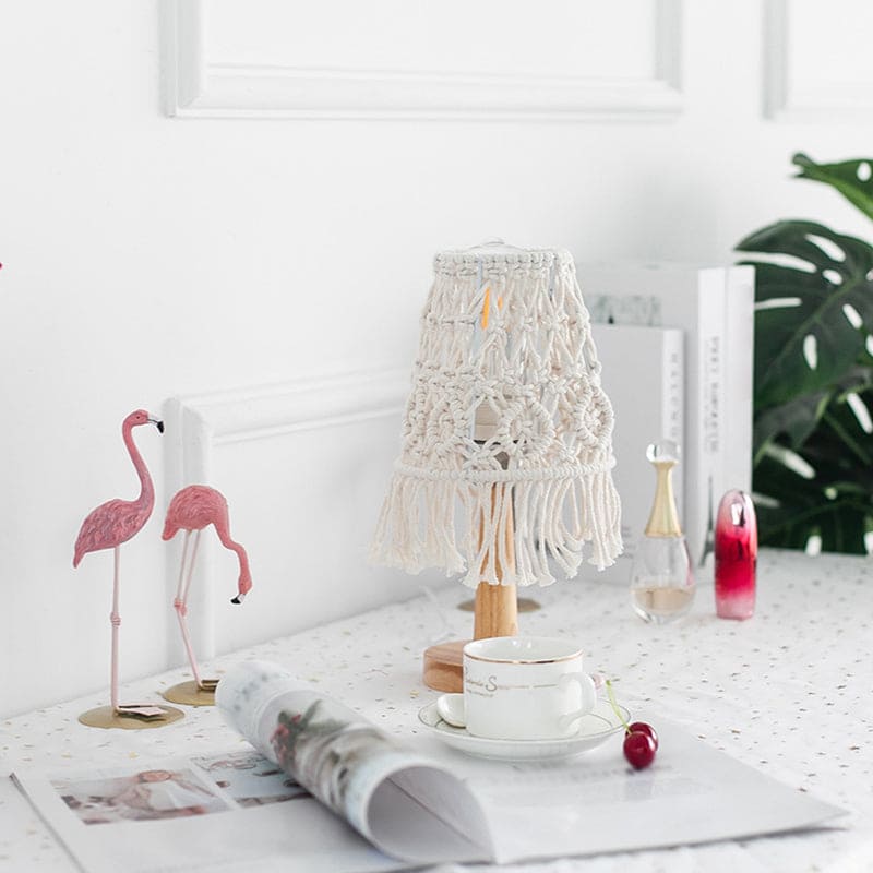 Flexibel Konisk Lampa med Elegant Keramisk Bas