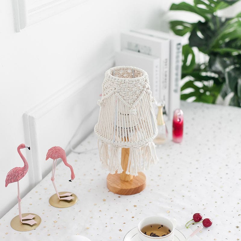 Flexibel Konisk Lampa med Elegant Keramisk Bas