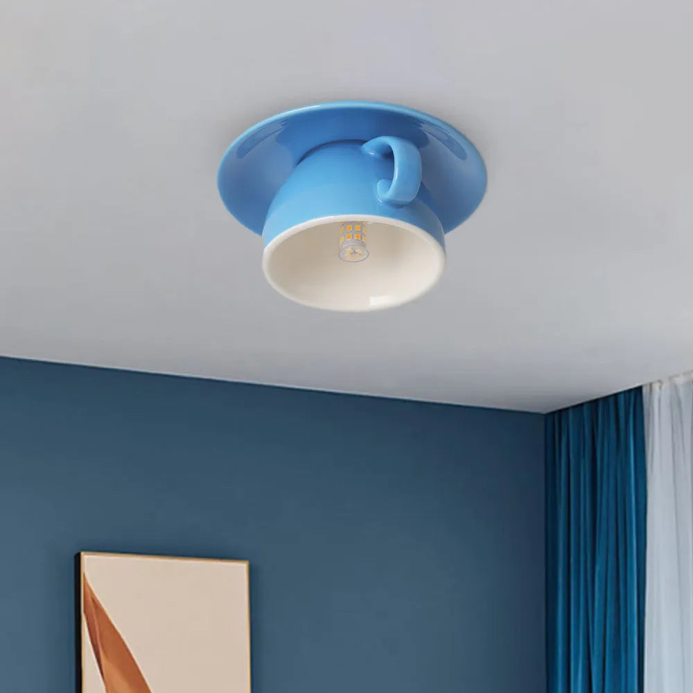 Moderne loftslampe i keramik med unik kopform til soveværelse