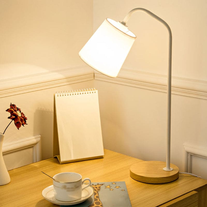 Stilfuld Kegleformet Bordlampe med Blidt Lys