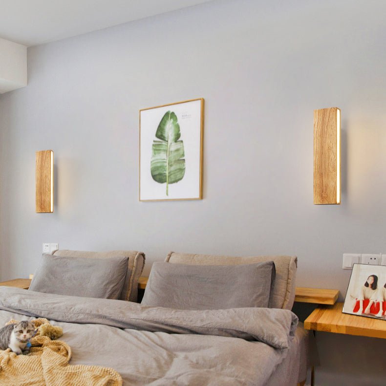 Stilren LED Vägglampa i Trä – Minimalistisk Design och Komfortljus
