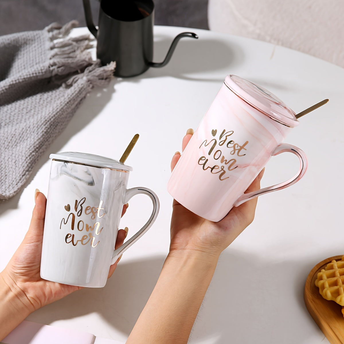 Marmor Tasse Sæt med Guldtryk – Den Perfekte Gave til Mor