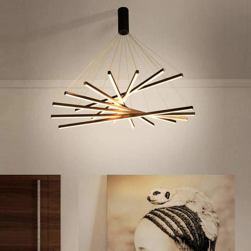 Moderne LED Lysekrone i Sort Metal – Fleksibel Belysning