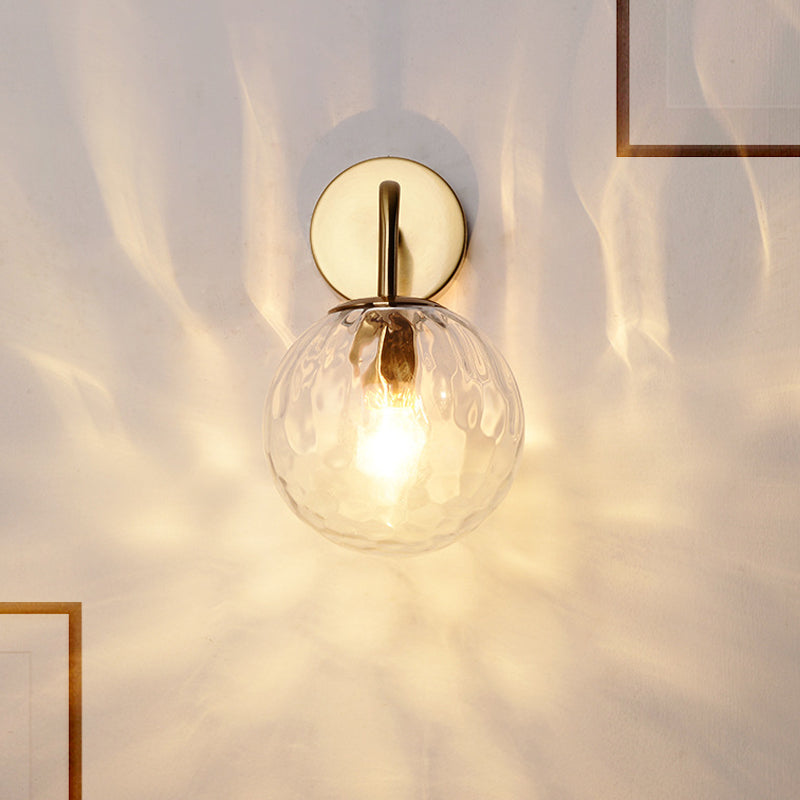 Modern Vägglampa i Glas med Elegant Guldfinish