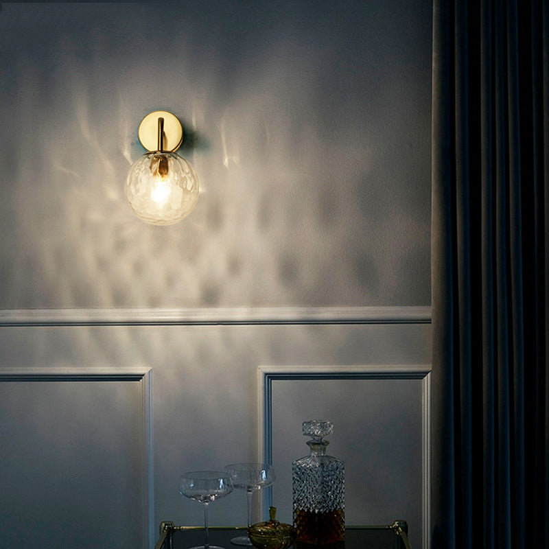 Modern Vägglampa i Glas med Elegant Guldfinish
