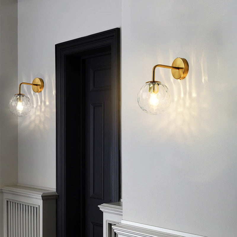 Modern Vägglampa i Glas med Elegant Guldfinish