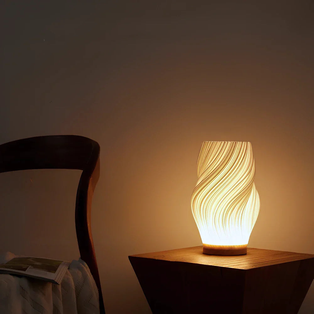 Skulpturel LED Bordlampe med Justerbar Lysstyrke & USB