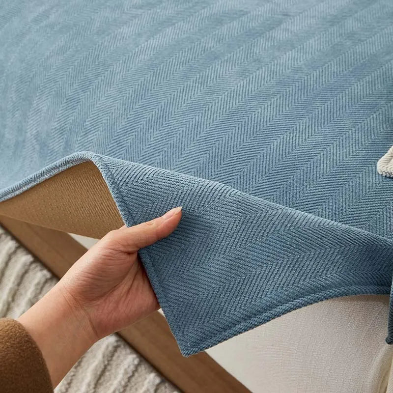 Elegant soffbeskydd i chenille med fiskbensmönster