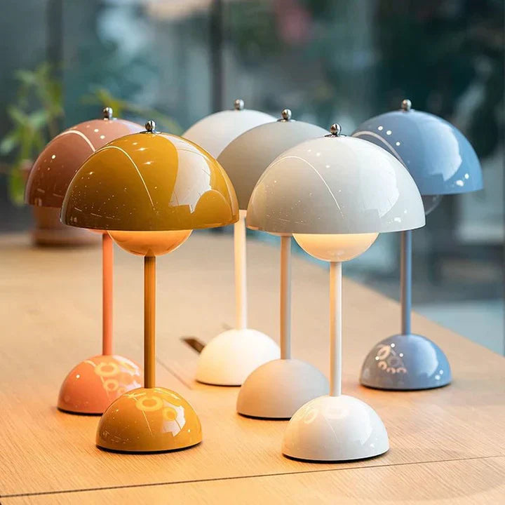 Nordisk Bordlampe med Justerbar LED - Elegant og Funktionel