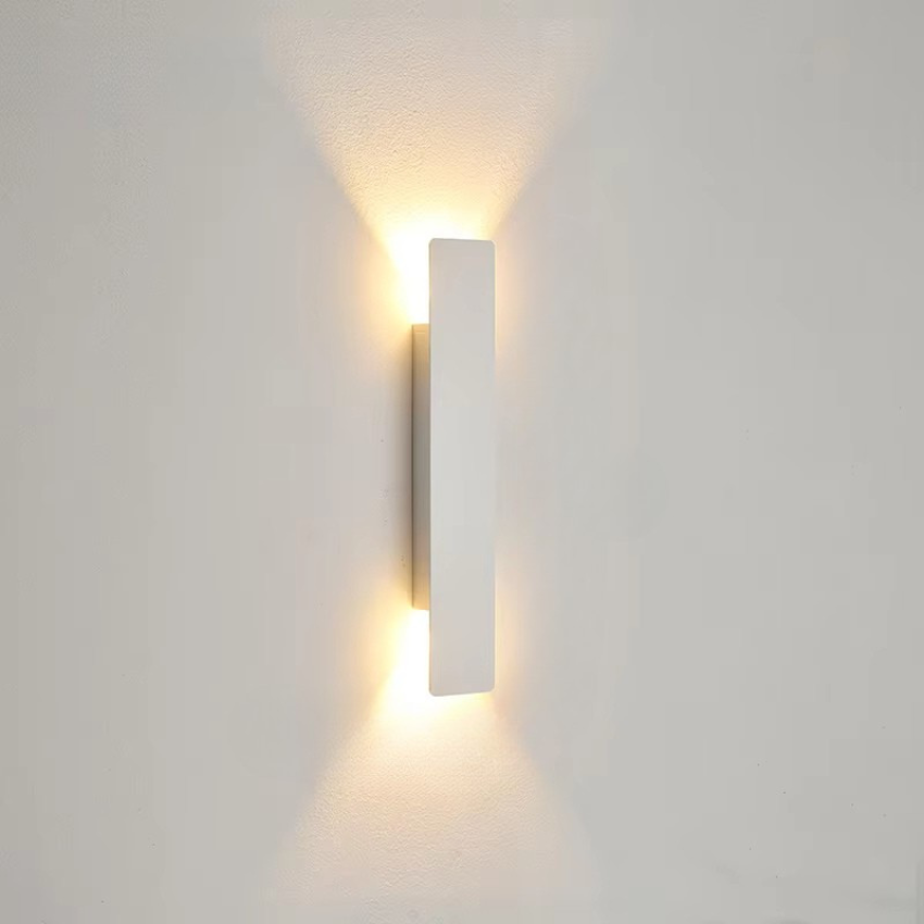 Elegant utomhusvägglampa med väderbeständig aluminium